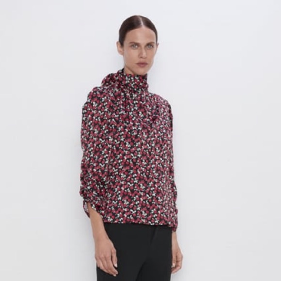 BNWT Zara Blouse in Red Roses - Picture 1 of 4